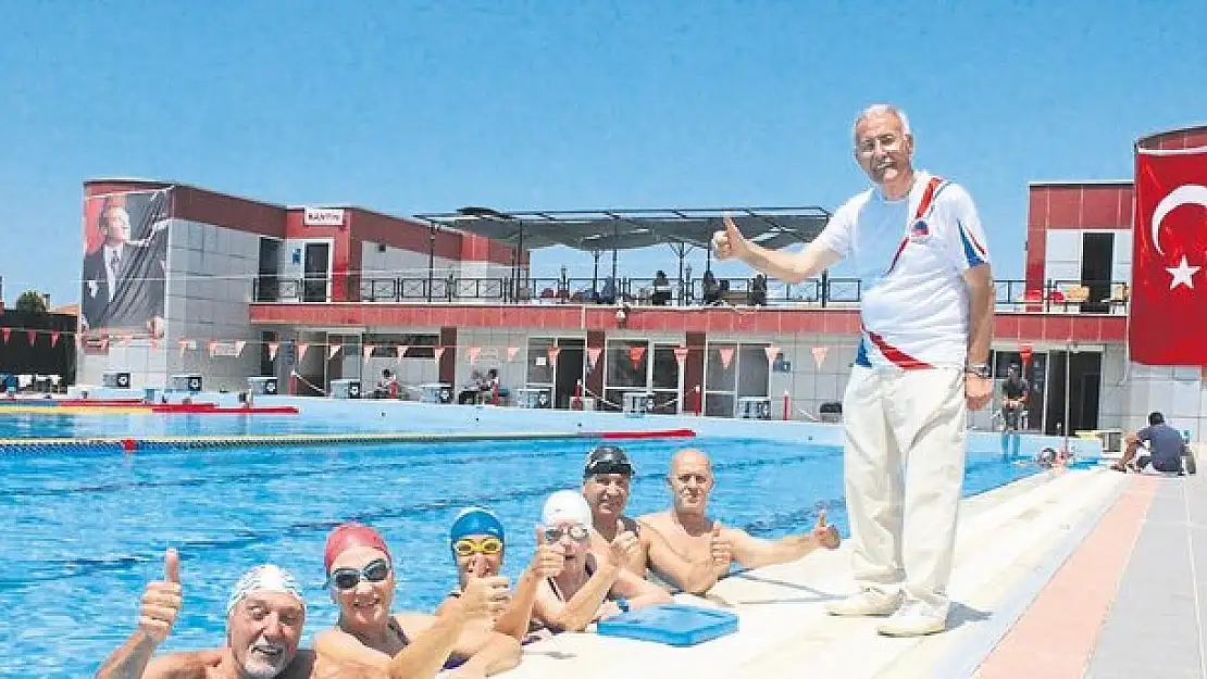 İzmir’de Yüzme Sporunun Değerli Antrenörlerinden Üstün Erek, 80 Yaşında Aramızdan Ayrıldı