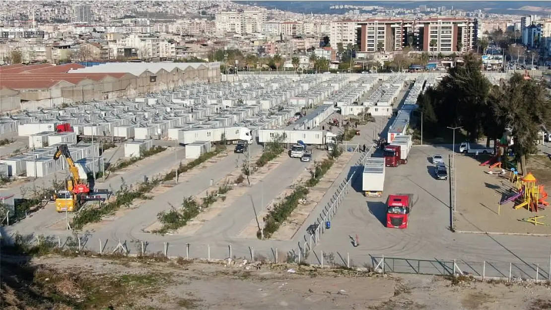 İZMİR'DEKİ KONTEYNERLER DEPREM BÖLGESİNE TAŞINIYOR