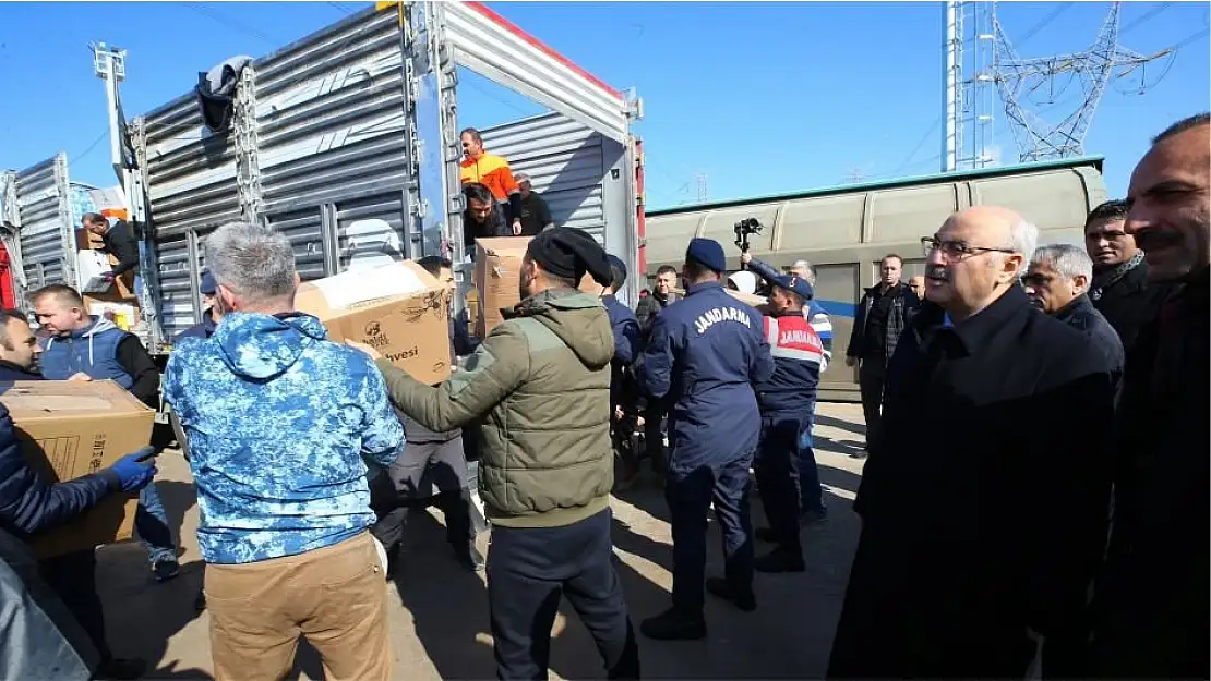 İZMİR'DEN DEPREM BÖLGESİNE YARDIM TRENİ