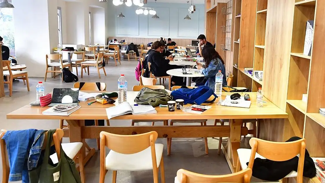 İzmir’e daha çok kitap kafe geliyor