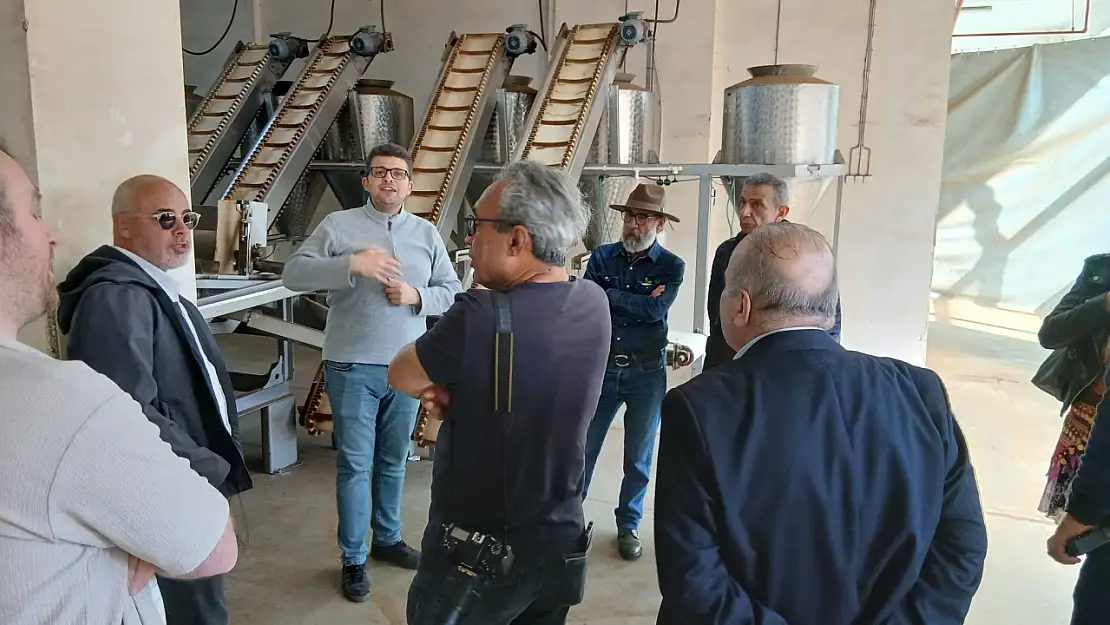 İzmirli gazeteciler Rize'de çayın serüvenine tanıklık etti