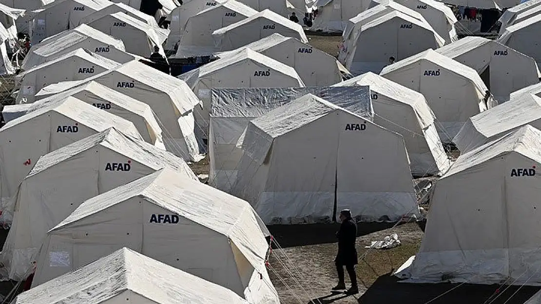 Kahramanmaraş AFAD çadır kentini fırtına vurdu