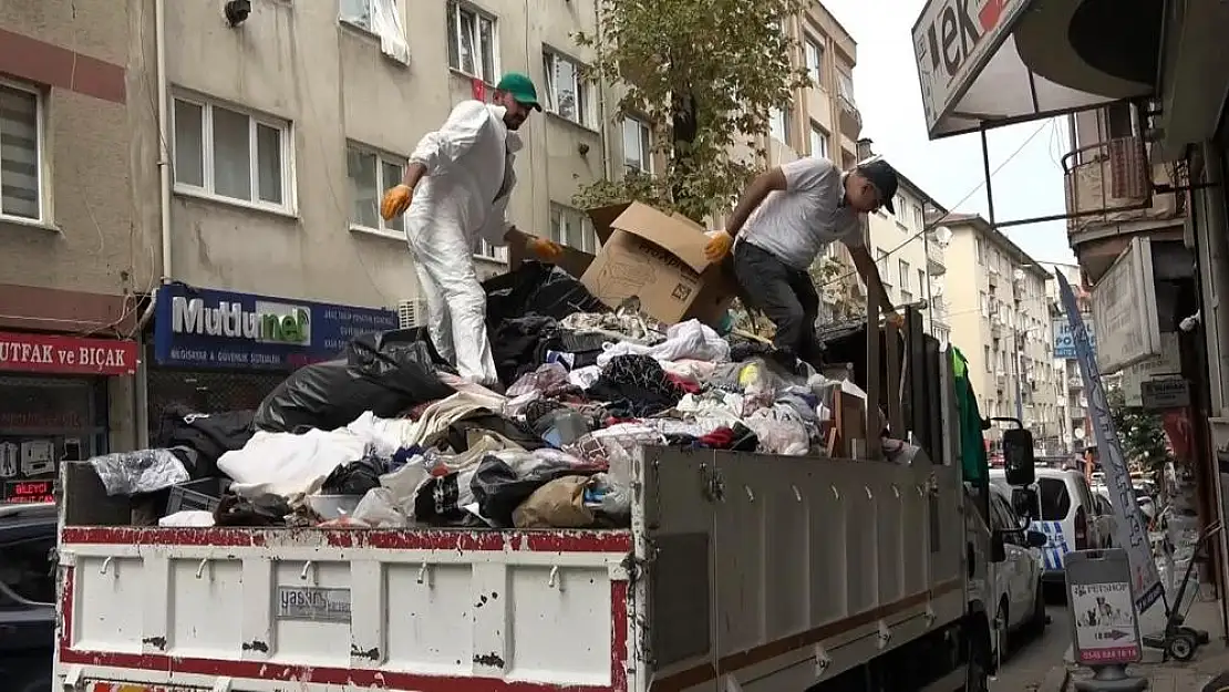 Kamyon kamyon çöp topladı, babasının evinde biriktirdi