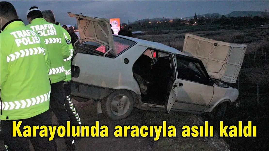 Karayolunda aracıyla asılı kaldı