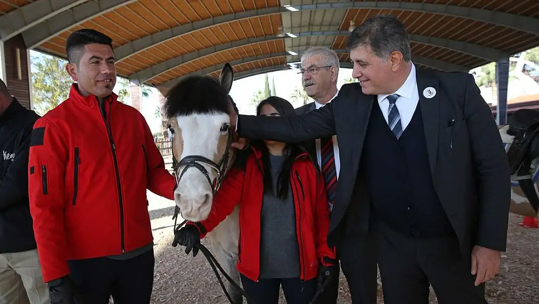 Karşıyaka'da binlerce çocuk binicilik sporunu tanıdı