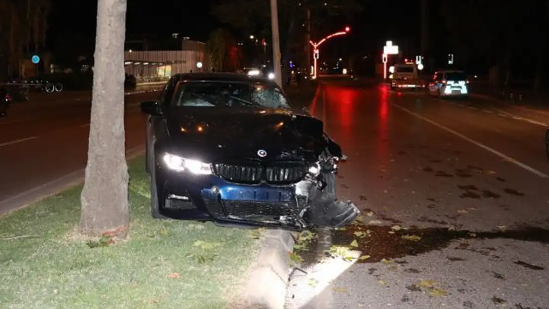 Karşıyaka’da Motosiklet-Otomobil Kazası Sonucu Motokurye Hayatını Kaybetti