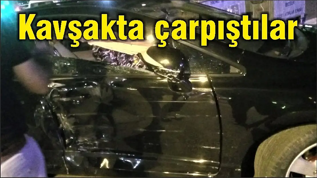 Kavşakta çarpıştılar