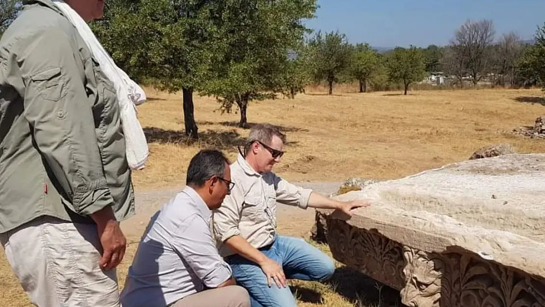 Kaymakam Çağlar, Efes'teki Kazı Çalışmalarını İnceledi