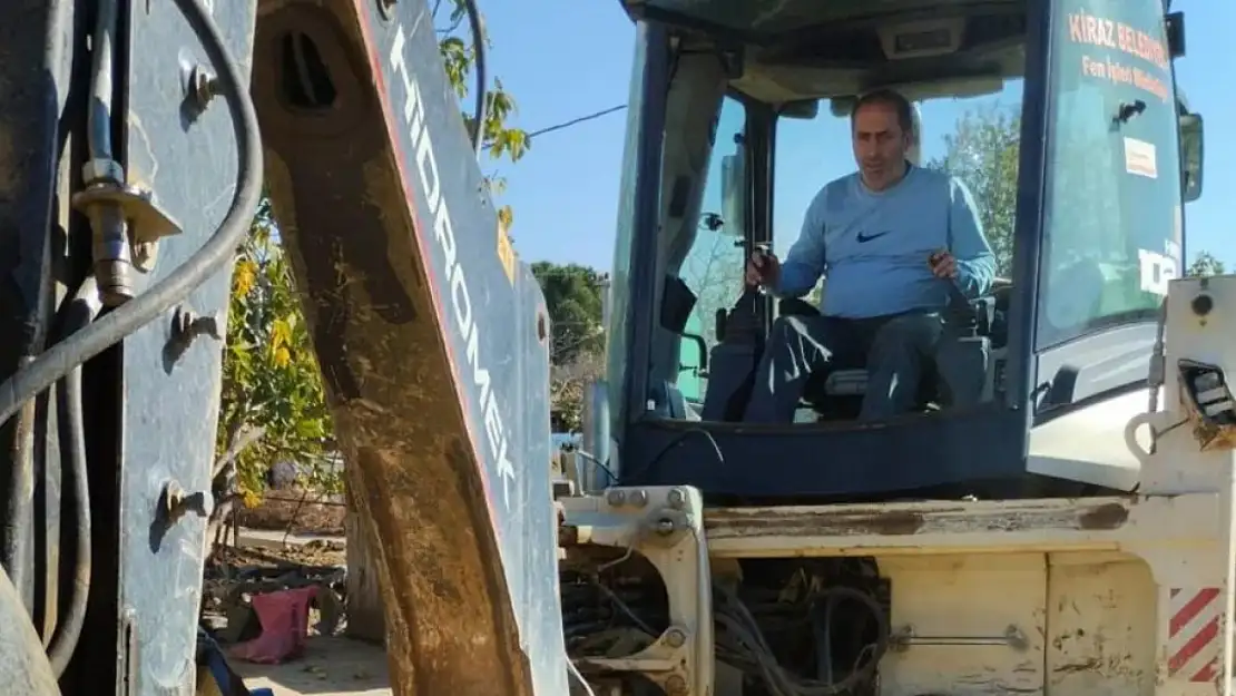 Kiraz Belediyesi, Merkez Mahallelerde Kilit Parke Taşı Tamirine Devam Ediyor