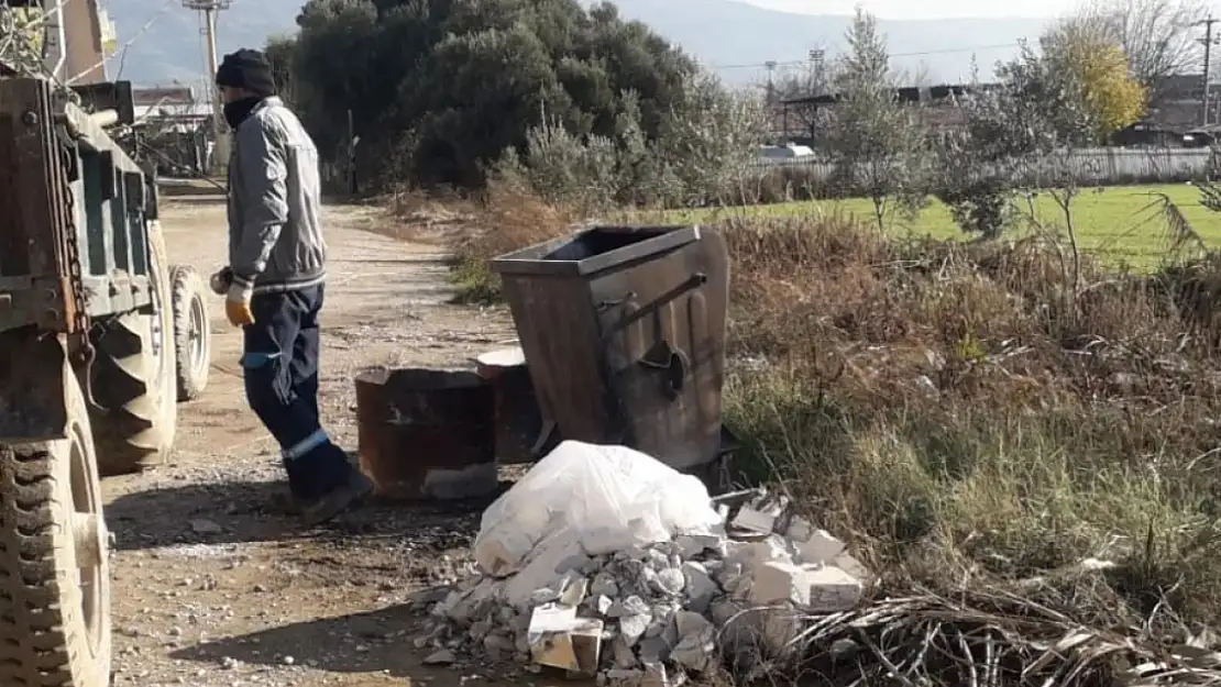 Kiraz Belediyesi'nden  Enkaz Temizliği