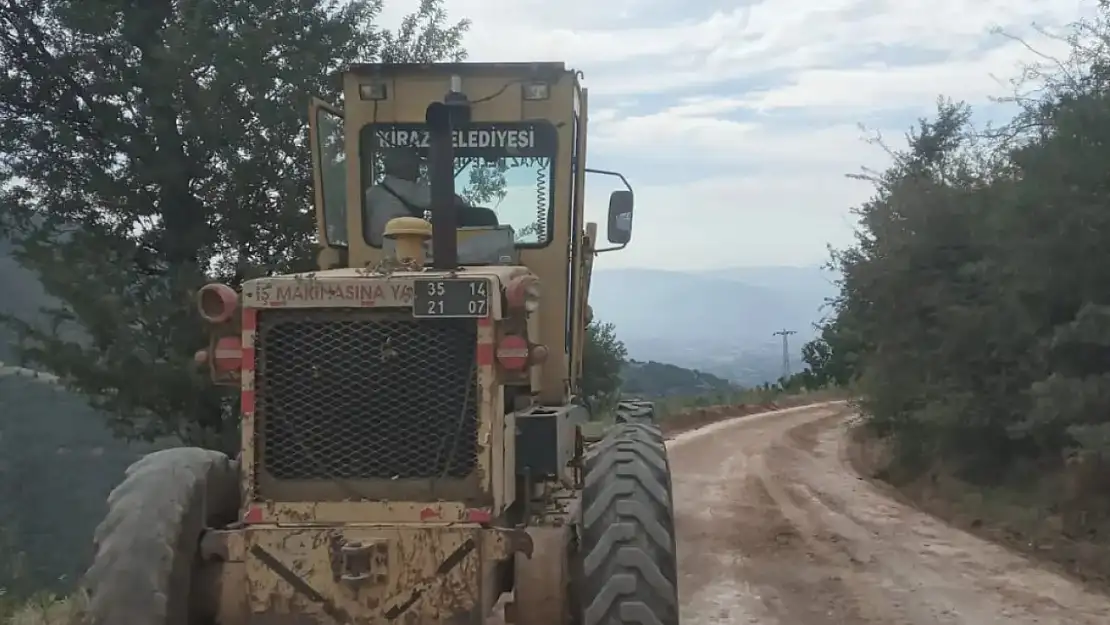 Kiraz Belediyesi'nden Yeşildere Mahallesi'nde Yol Tesviye ve Şarampol Çalışması