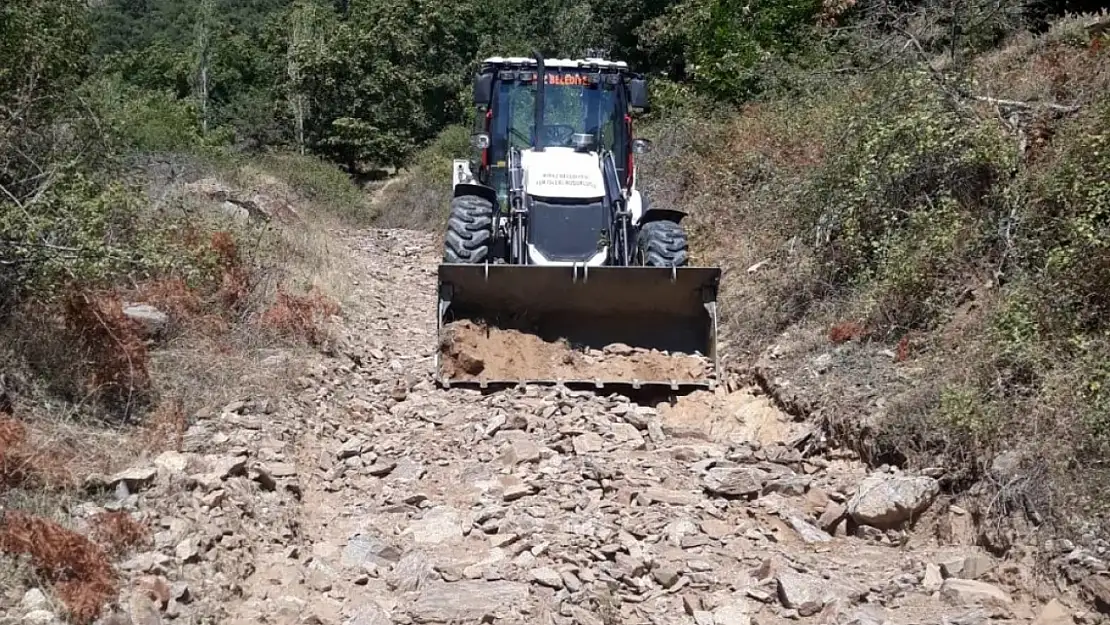 Kiraz Belediyesi Ovacık Mahallesi'nde Yol Tesviye Çalışması Başlattı