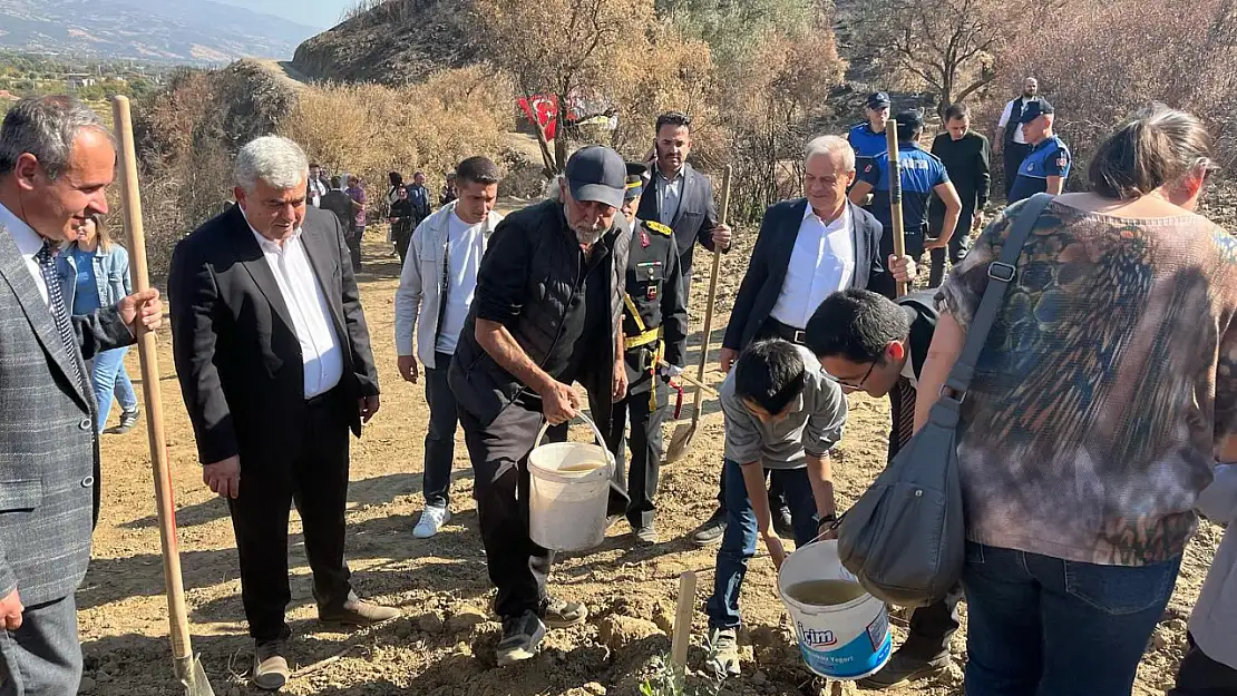 Kiraz'da Cumhuriyetin 101'inci Yılı Anısına 101 Fidan Dikildi