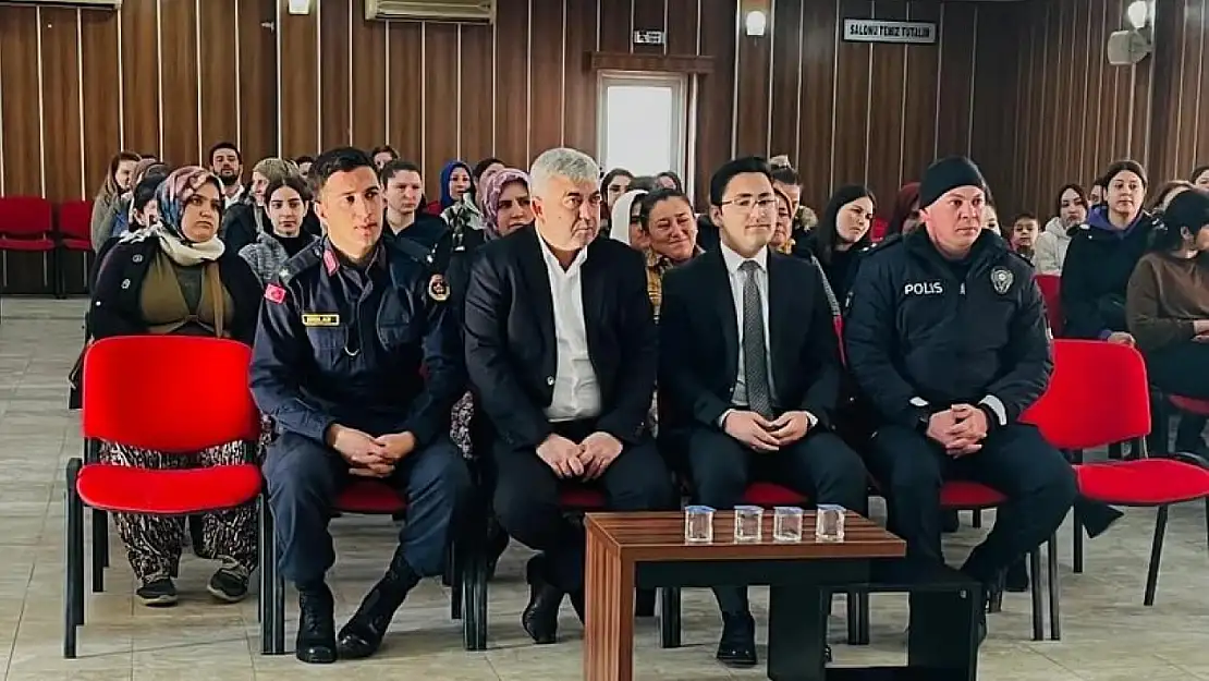 Kiraz'da 'Ebeveynlerimiz En İyi Narkotik Polisi Anne' Projesi ile Madde Bağımlılığına Karşı Bilinçlendirme Semineri Düzenlendi