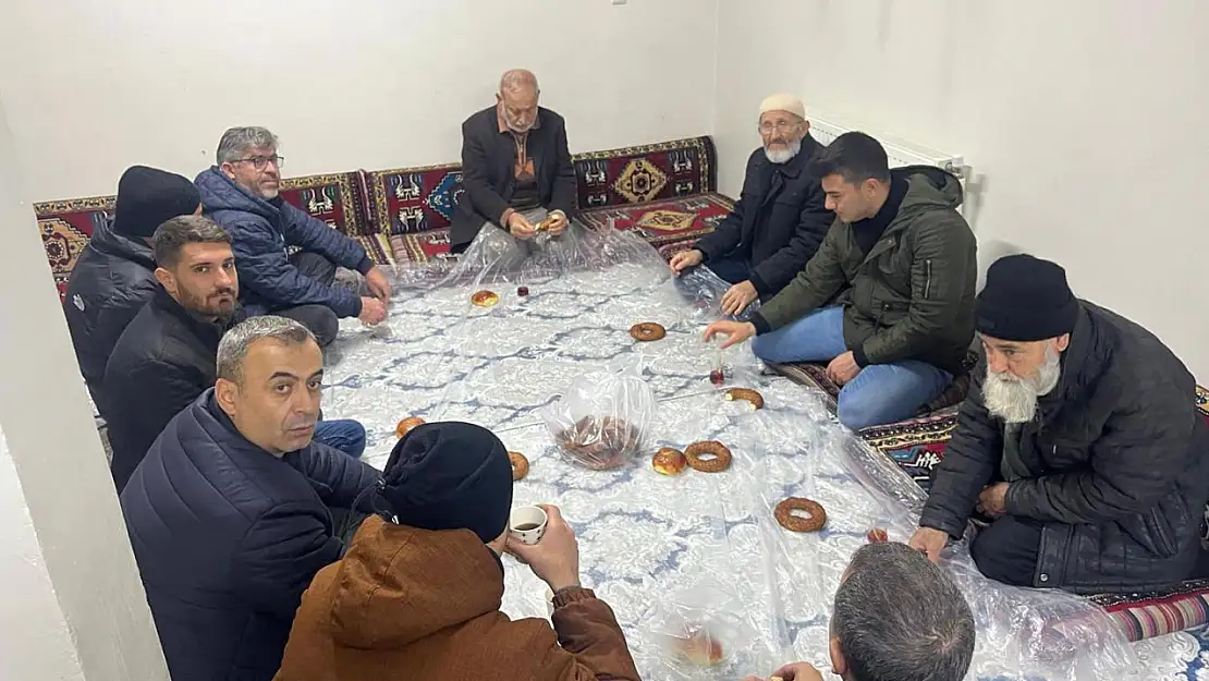 Kiraz'da Tarihi İsabey Camii'nde Gençlerle Sabah Namazı Buluşması