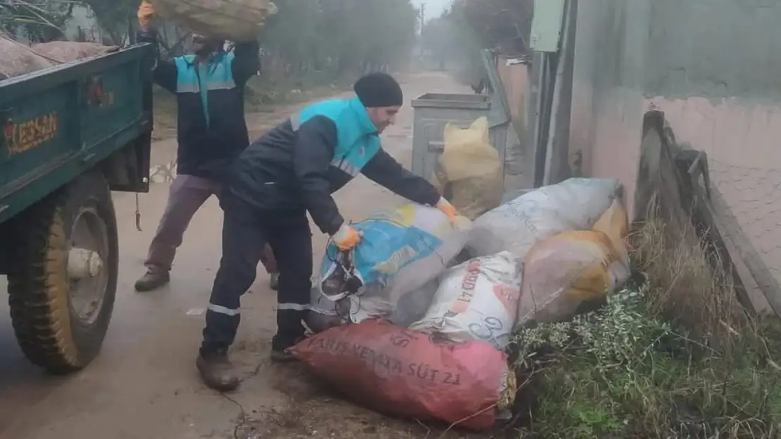 Kiraz'da Yeni Yılın İlk Çalışması Temizlik Oldu