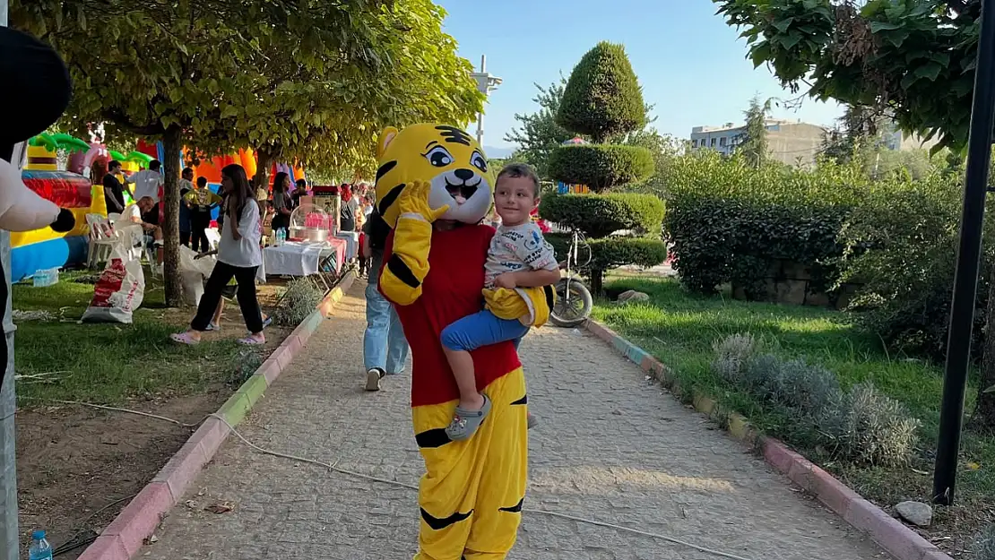 Kiraz Fuarı'nda Çocuklara Eğlenceli Tiyatro Etkinlikleri