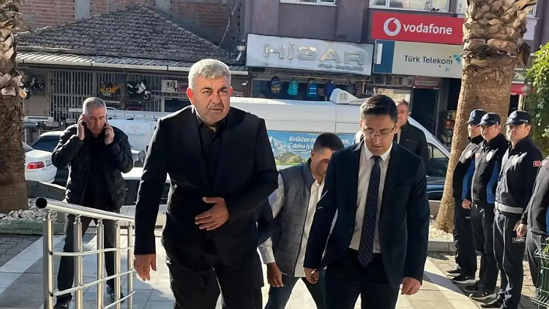 Kiraz'ın Yeni Kaymakamı Murat Karahan, Başkan Nasuh Coşkun'u Ziyaret Etti