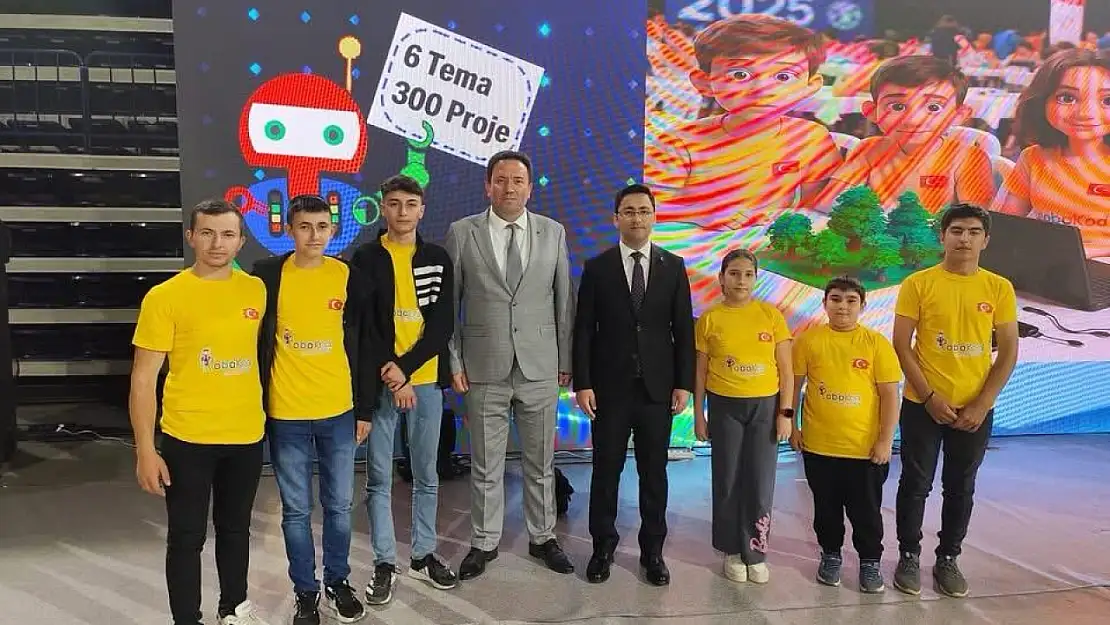 Kiraz ROBOKOD Ekibi, İzmir'de Sahne Aldı