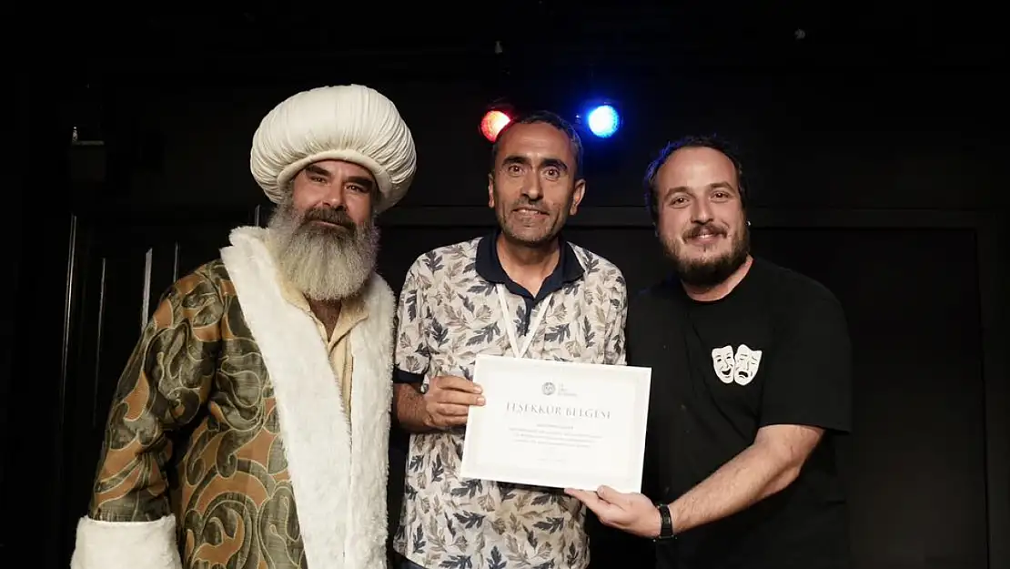Koca Nasreddin Tire'de Ayakta Alkışlandı