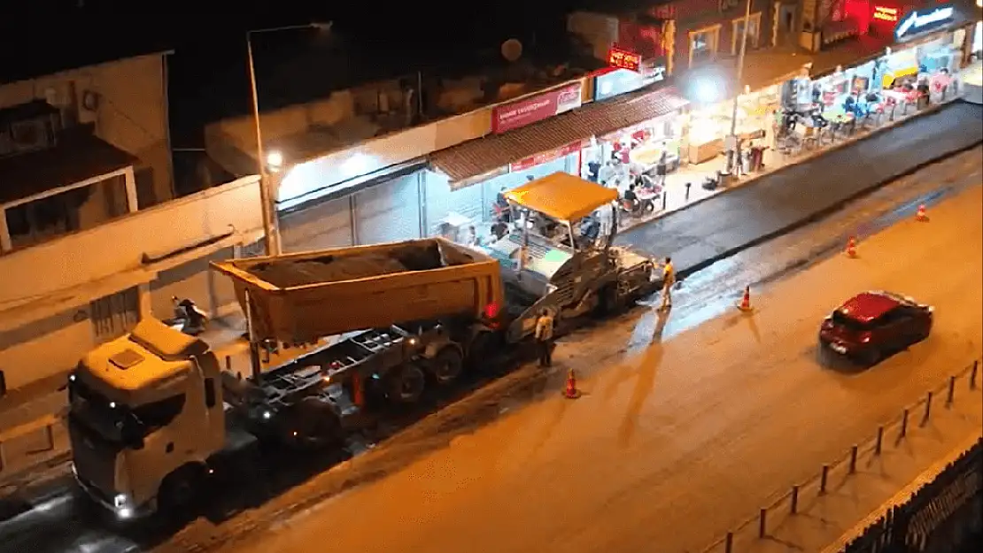 Konak’taki Eşrefpaşa Caddesi’nde yenileme çalışmaları devam ediyor