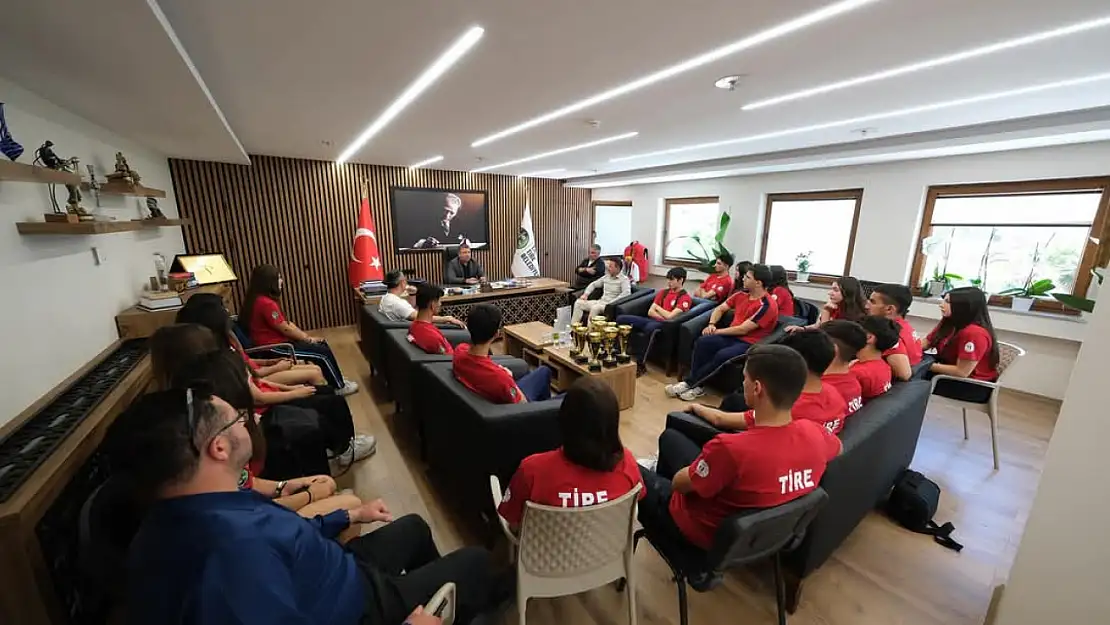 Küçük Menderes'in Şampiyon Sporcuları Tire'de Gururla Karşılandı