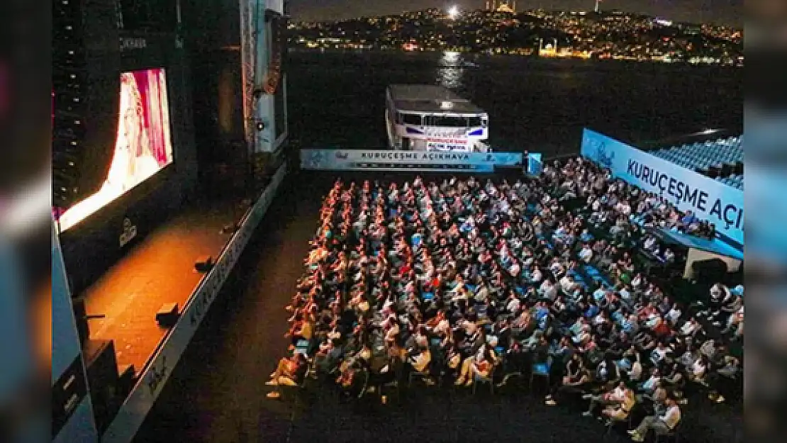 Kuruçeşme’deki Açıkhava sahnesi sinemaseverlerle doldu