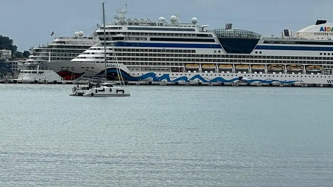 Kuşadası’na turist akını başladı