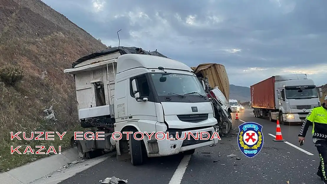 Kuzey Ege Otoyolu'nda meydana gelen kaza trafiği kilitledi