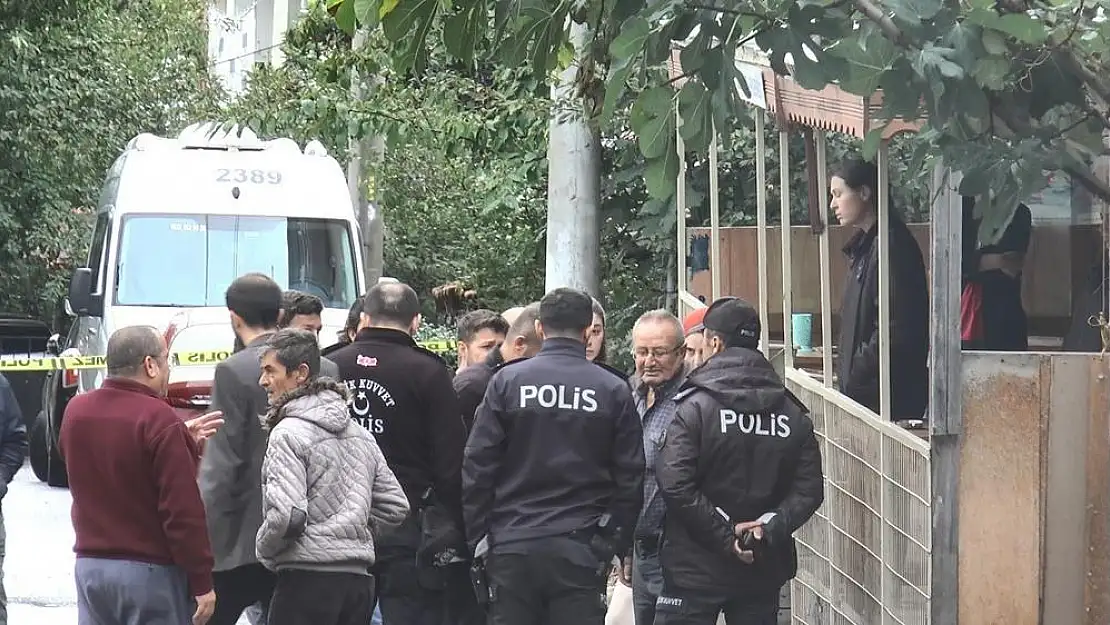 Liseli kızı 25 bıçak darbesiyle öldürüp yaktı, mahkemede her şeyi inkar etti