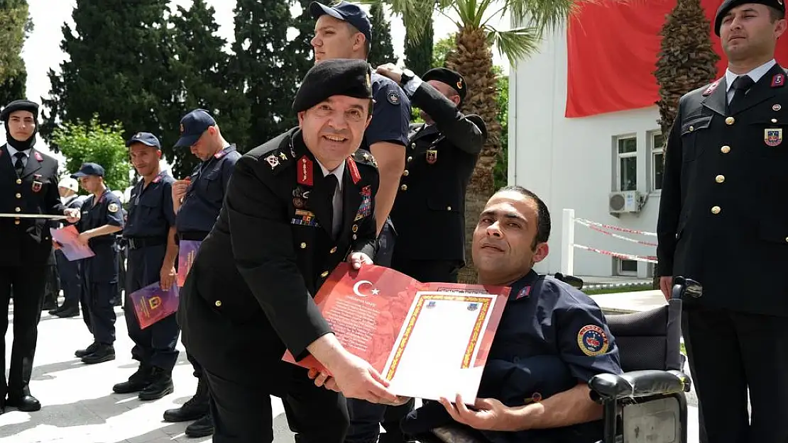 Manisa’da temsili  yemin töreni aileleri ağlattı