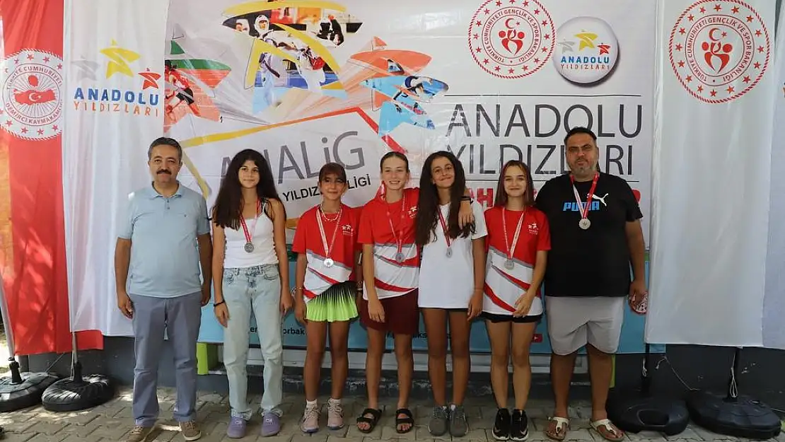 Manisa'da yapılan (ANALİG) tenis yarı final müsabakaları tamamlandı