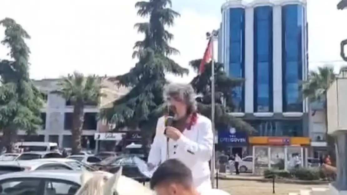 Mehmet Bayındır, at üstünde miting yaptı