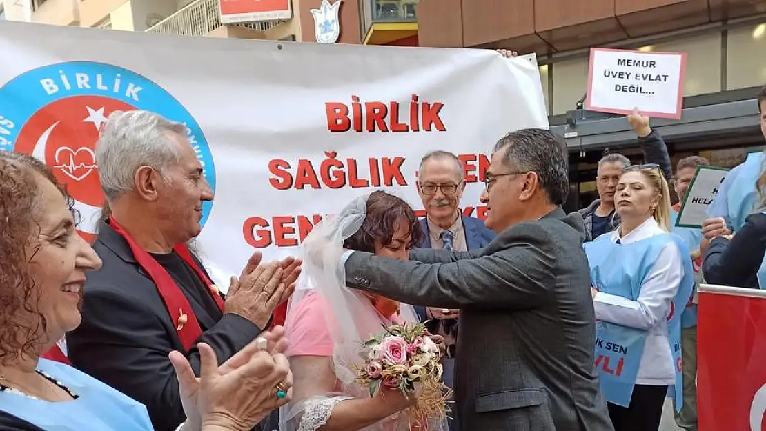 Memur çifte soğan hediyesi