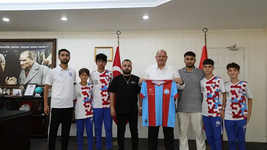 Menderes Belediye Başkanı İlkay Çiçek, Karadeniz Spor Kulübü Yönetimini Ağırladı