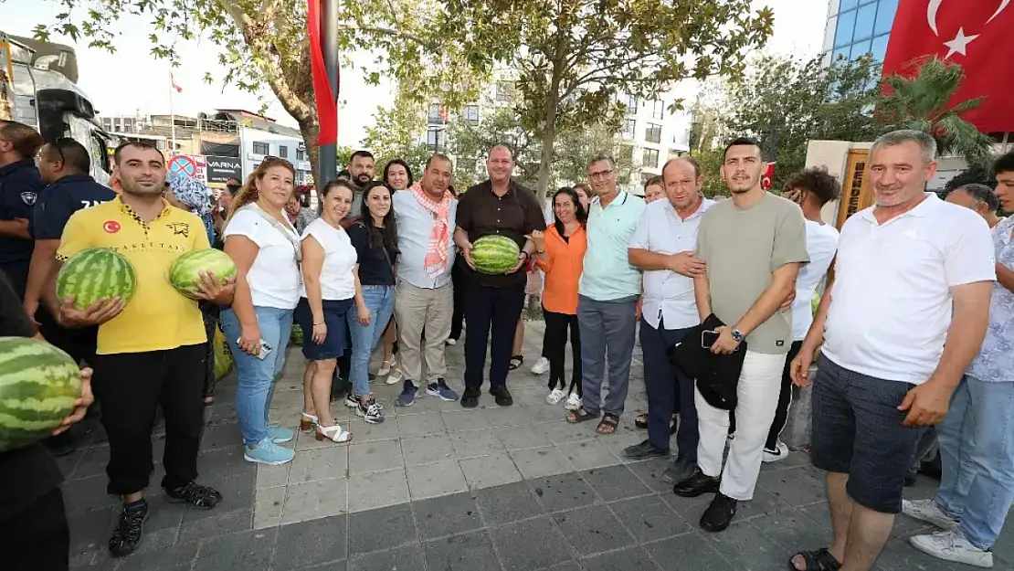 Menderes'te Karpuz Dağıtımına Başkan İlkay Çiçek'ten Destek