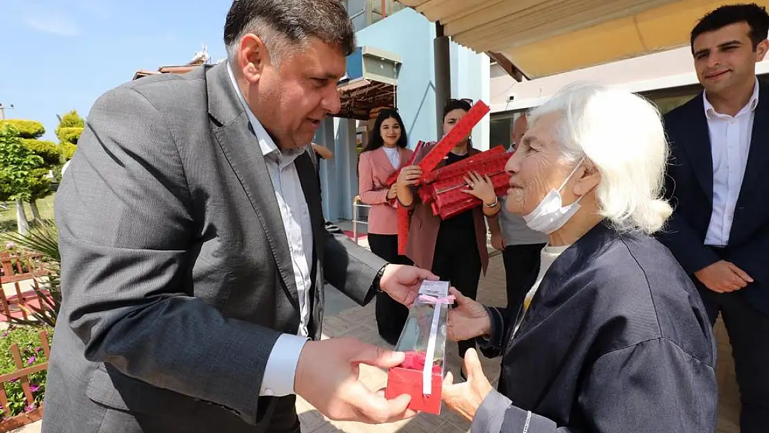 Menderes’te anneler unutulmadı