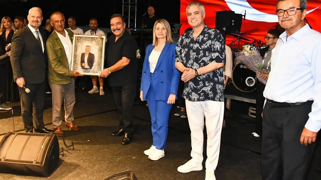 Menemen Belediyesi, Türkelli’de Nostaljik Konserlerle Cumhuriyet’in 100. Yılını Kutladı