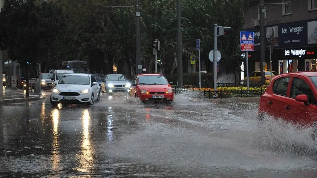 Meteoroloji'den İzmir'e sağanak uyarısı