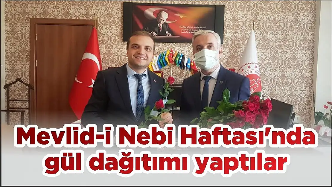 Mevlid-i Nebi Haftası'nda gül dağıtımı yaptılar