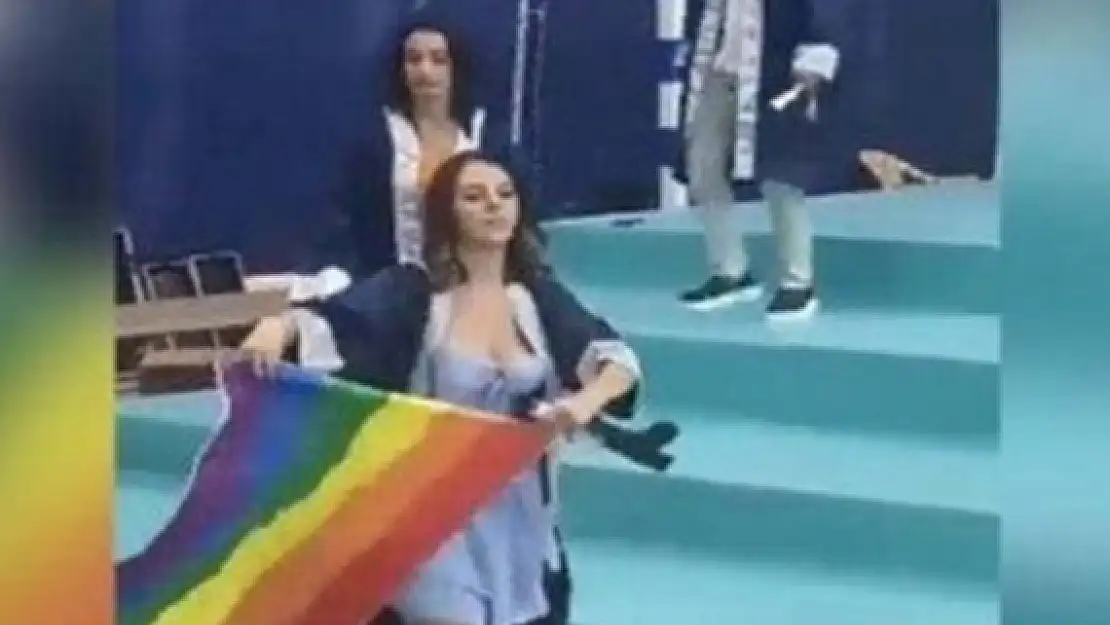 Mezuniyette gay bayrağı açan öğrenci için işlme başlatıldı