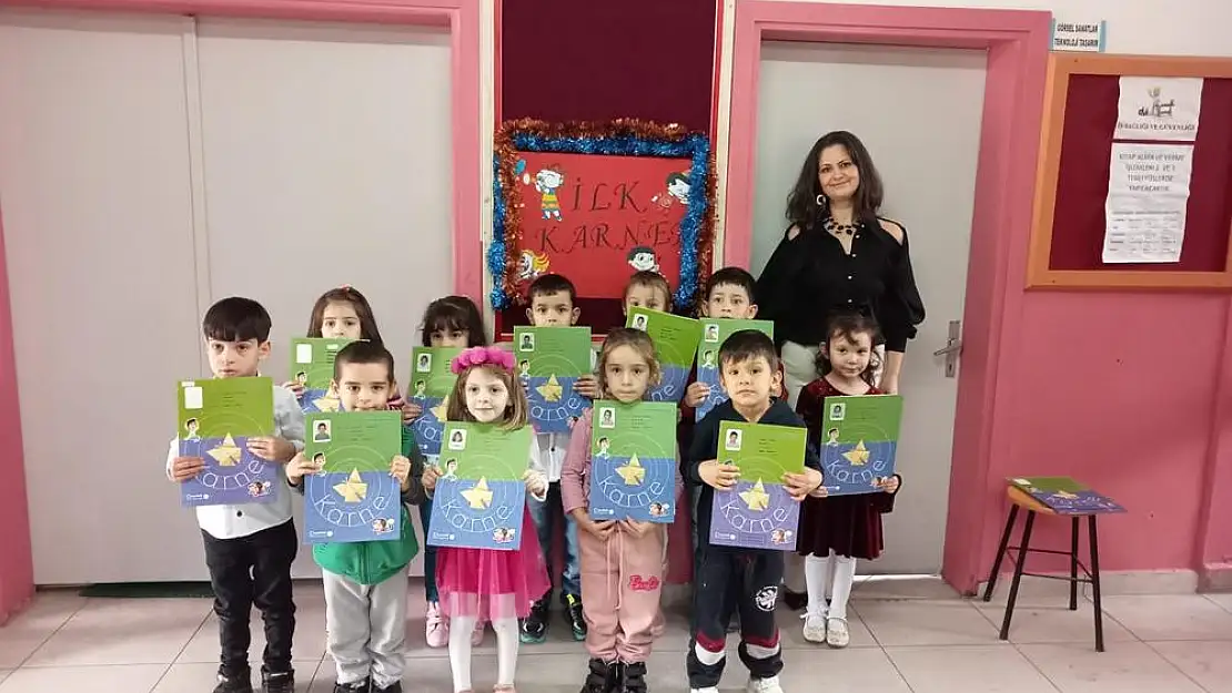 Minik Kalplerden Büyük Başarı: Hatipoğlu Mustafa Erdem Ortaokulu Anasınıfı Öğrencileri İlk Karnelerini Aldı!