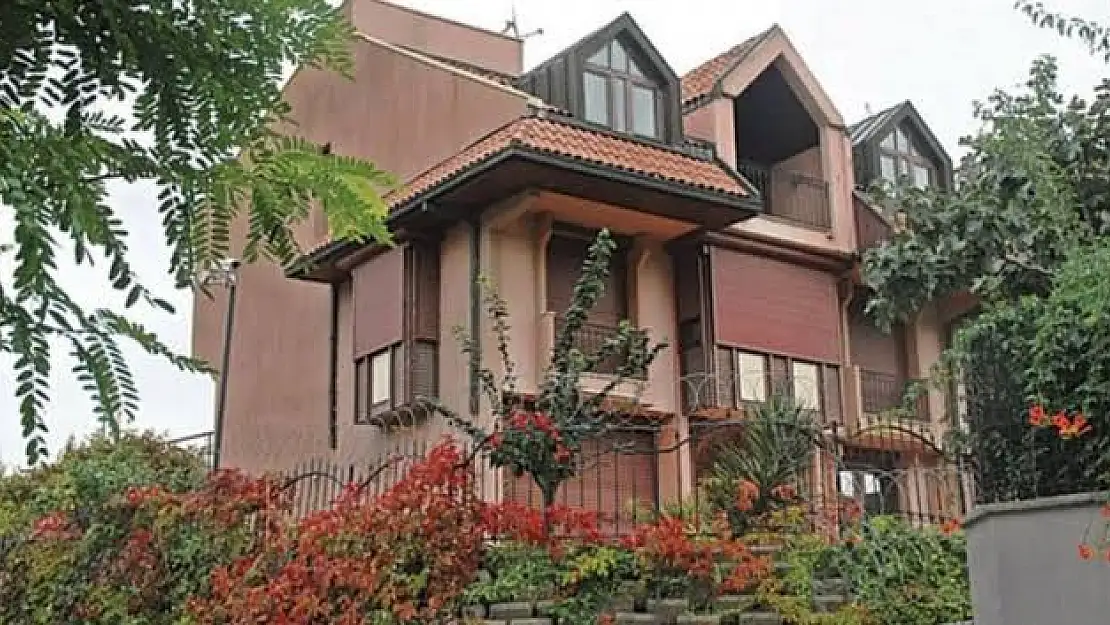 Münevver Karabulut’un vahşice katledildiği villa yıkıldı