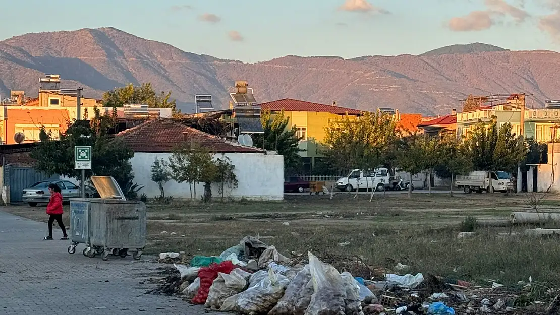 Mustafa Turan Verdiği Sözleri Unuttu: Üç Eylül Mahallesi Çöp Altında!