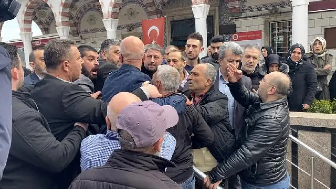 Namaz çıkışı müezzini dövdüler, kameralara böyle yakalandılar!