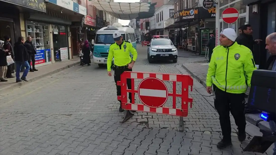 ÖDEMİŞ İLÇE EMNİYET TRAFİK BÜRO AMİRLİĞİ'NDEN TEK YÖN UYARISI