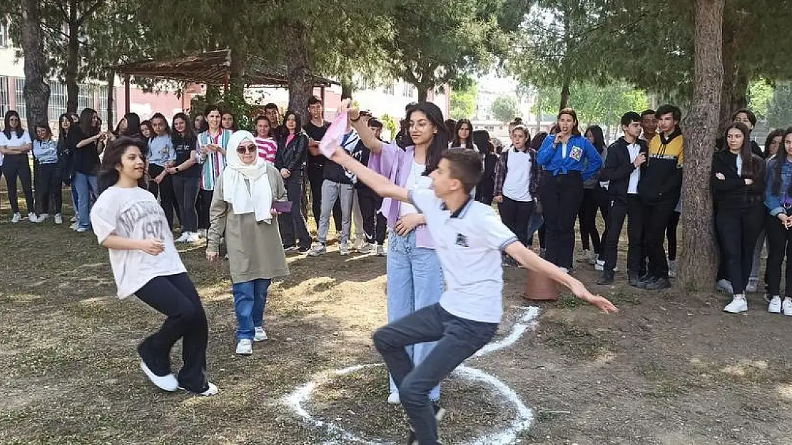 Ödemiş İlkkurşun Mesleki ve Teknik Anadolu Lisesi Öğretmenlerinden Geçmişten Geleceğe Okul Oyunları Projesi