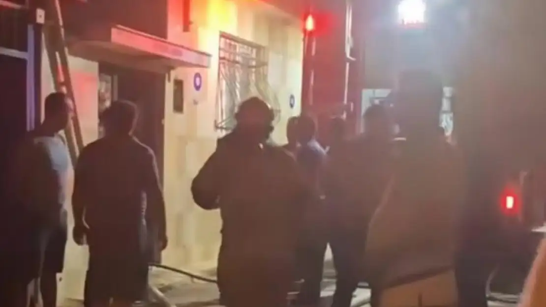 Ödemiş'te Çıkan Yangın 4 Evi Etkiledi