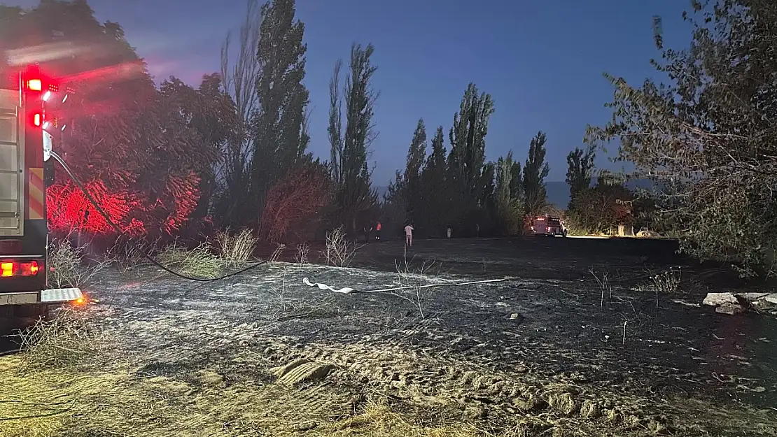 ÖDEMİŞ'TE DERE KENARINDA ÇIKAN YANGIN KORKUTTU