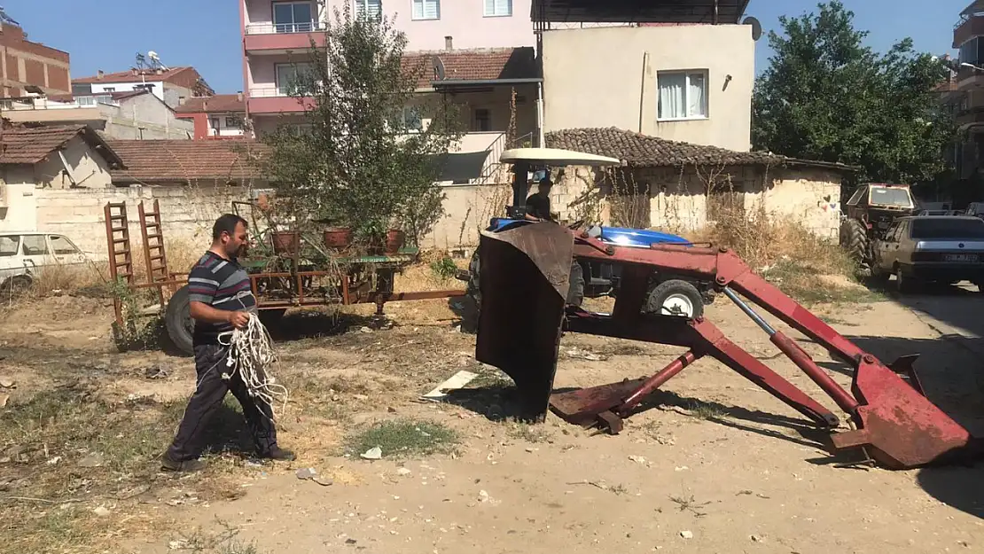 Ödemiş'te Hurda Araç, İş Makinası ve Tarım Aletleri Toplanıyor